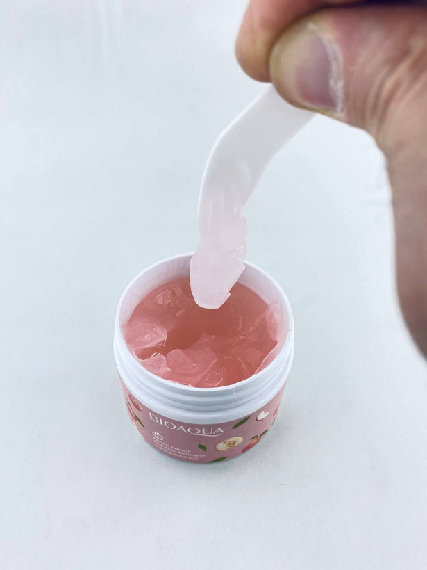 اسکراب کاسه ای هلو بیوآکوا لایه بردار و روشن کننده BIOAQUA peach scrub